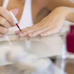 Lakier jak hybryda bez lampy w Rossmannie: najlepsze zamienniki 2025