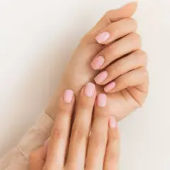 Jak skutecznie zmyć manicure hybrydowy bez uszkadzania paznokci