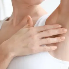 Rumień pod pachą - domowe sposoby na podrażnioną skórę pod pachami