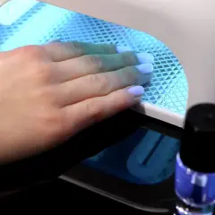Jak wygląda manicure hybrydowy? Odkryj jego zalety i etapy wykonania