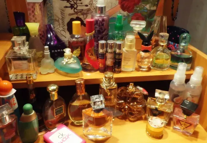 Perfumy z lat 90 - kultowe i damskie perfumy