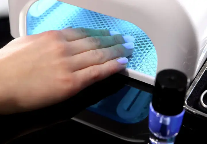Jak wygląda manicure hybrydowy? Odkryj jego zalety i etapy wykonania